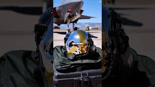 Kenapa Helm Pilot Jet Tempur Sangat Mahal