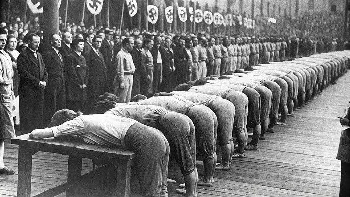 Nazi Soldiers Pose With Captured Women - 80 Years Later, Experts Zoom In &  Make a Shocking Discovery