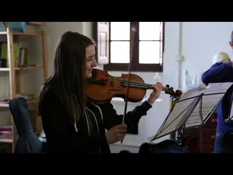 GIRLS BAND - un quatuor à cordes interprète SKYFALL d'Adele - Petites Mains Symphoniques