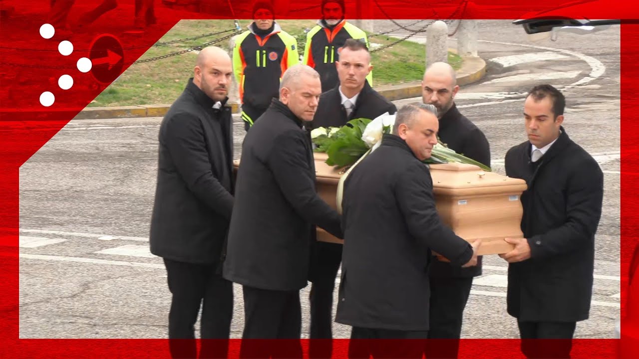 Lonigo (VI), funerali di Davide Rebellin: l'arrivo del feretro