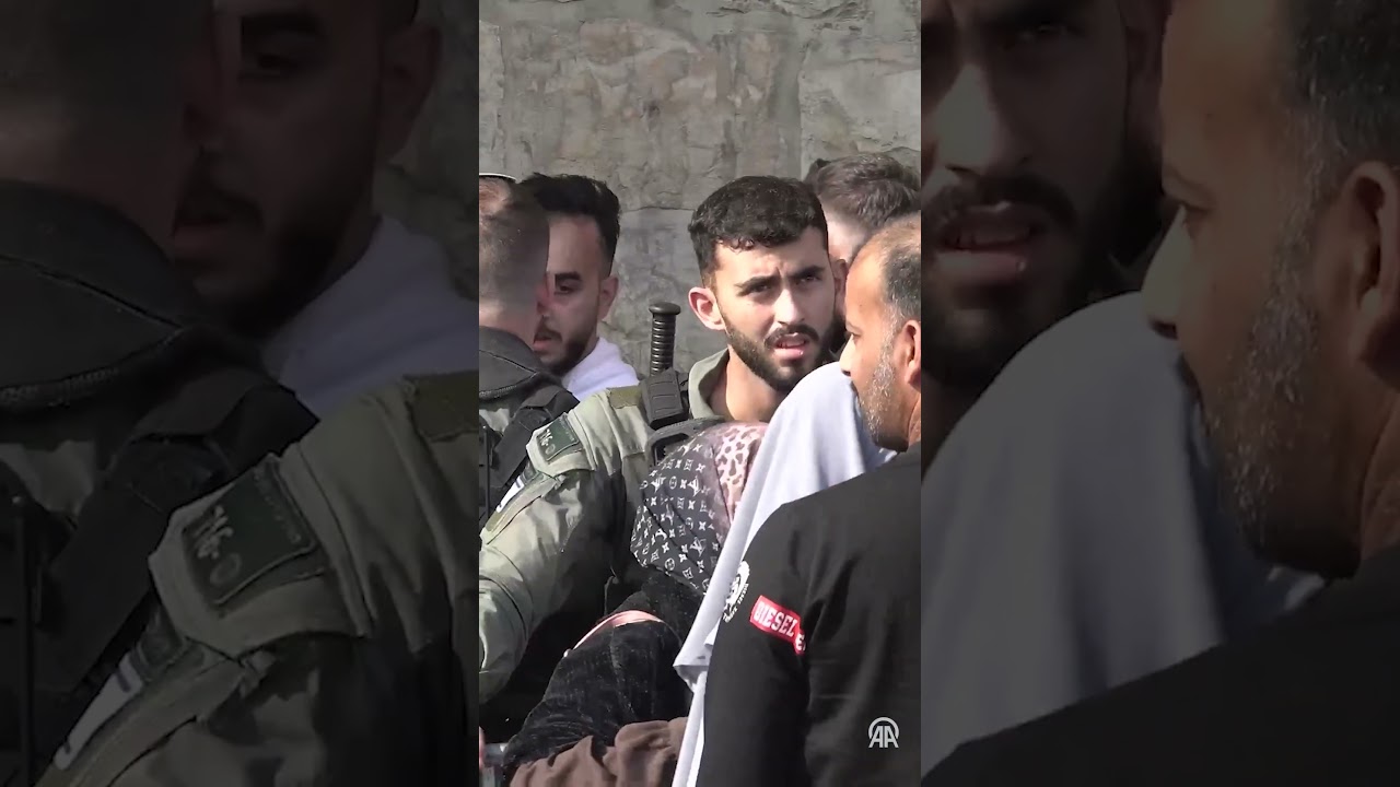 Israeli forces blocked access to Al-Aqsa Mosque, preventing Palestinians to perform Friday prayers