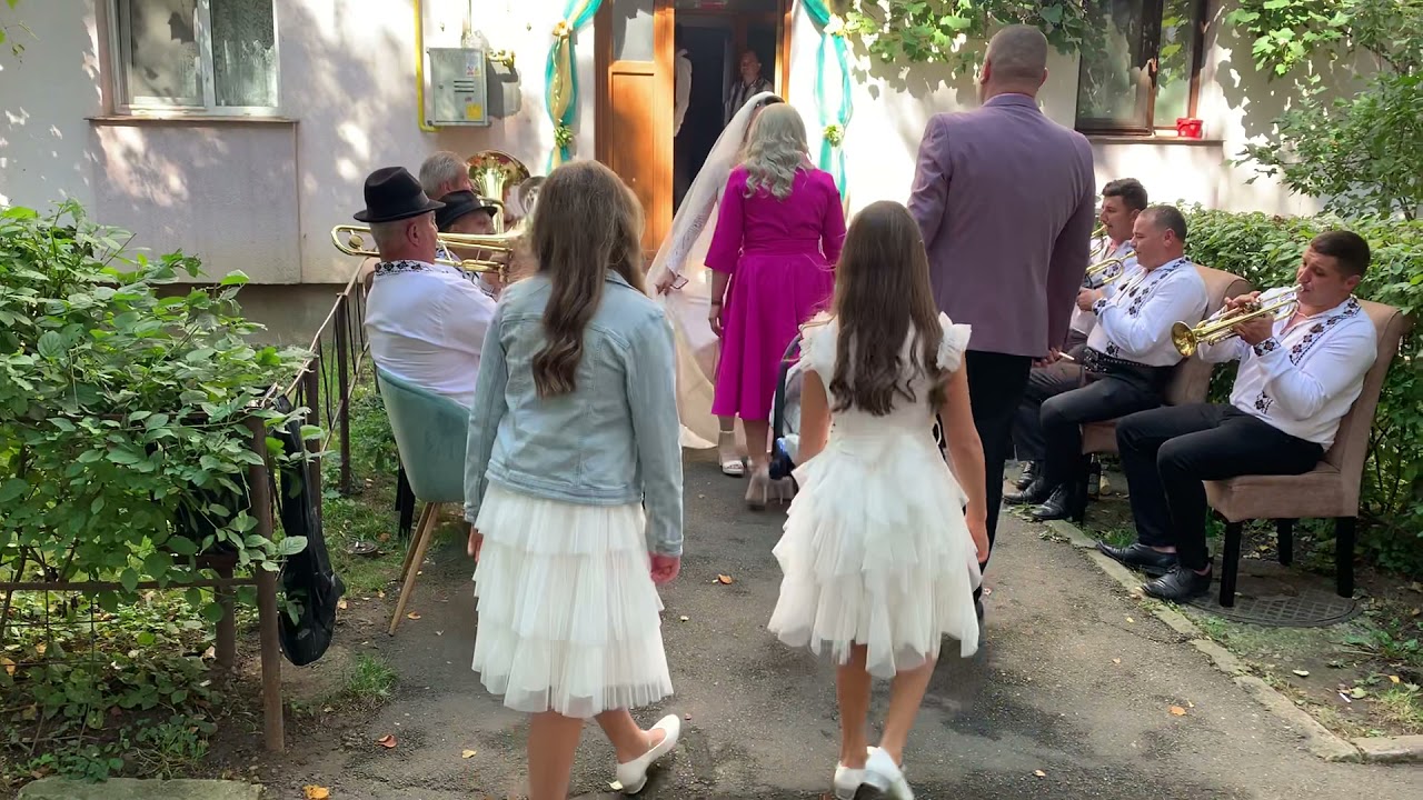 Fanfara Mugurii Siretului-horă din Bucovina 🎬🎼🎼🎼