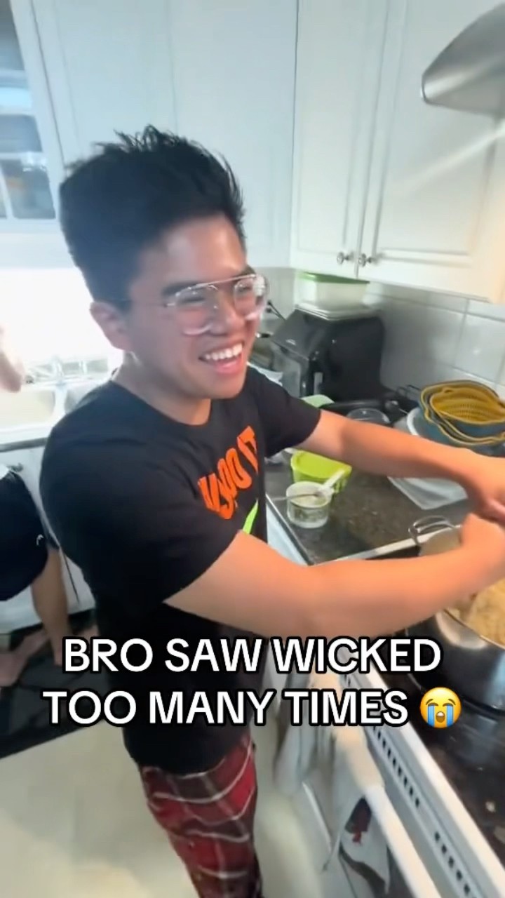 Bro’s laugh is evil ??