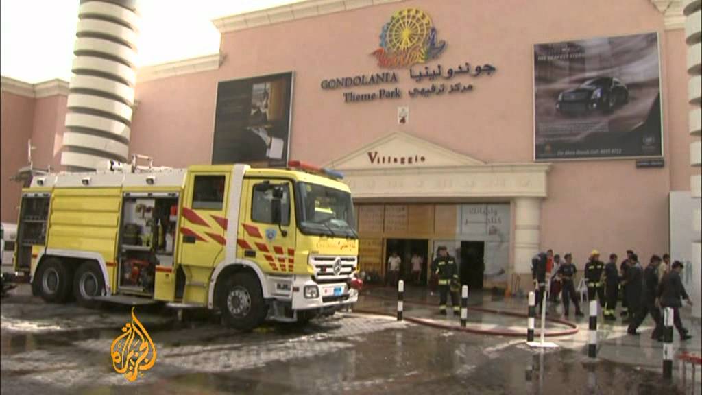 تجمع المشيعون بعد حريق مركز تجاري في قطر