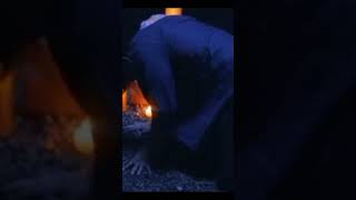 Endişelenip Kafasını Kaldırması Silahını Daya Göğsüme