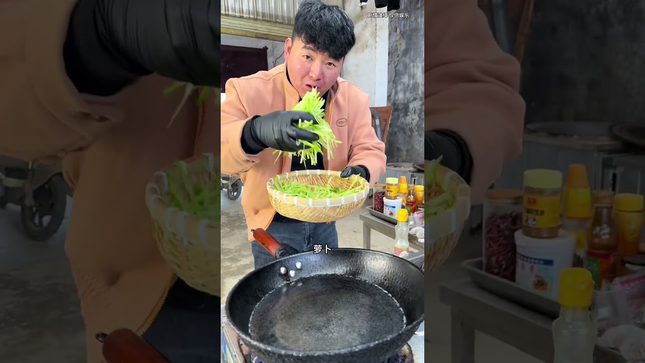 今天是个好日子 赶集买肉 弄点饺子吃吃 #我的乡村生活 #记录真实生活 #农村生活 #小县城的慢节奏生活 #农村生活