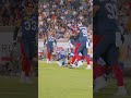 Najee Murray frappe Collaros pour le sac du quart