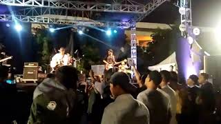 Budi cilok - Petani Kopi ( Live at OutFest 2019 )