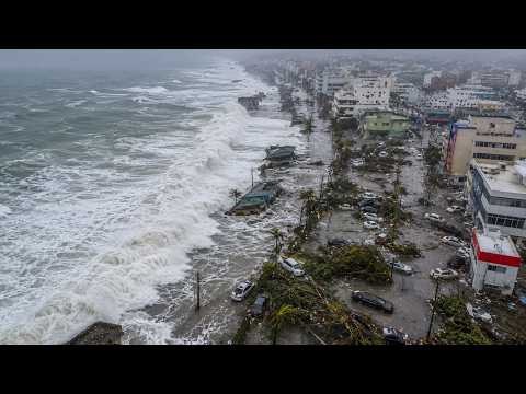 Video Japan Hit by a super typhoon today! Half of Okinawa was swept out to sea by Typhoon Jangmi