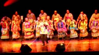 Soweto Gospel Choir - Madrid - Shosholoza chords