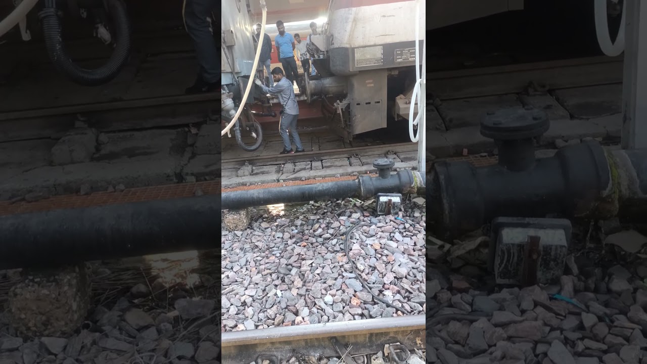 Train Engine Change  🚂🚃🚃_ virudhunagar Station 