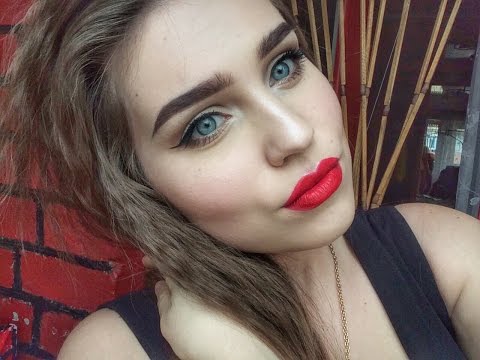 Бюджетный макияж. Стрелки и красная помада. Классический макияж.
