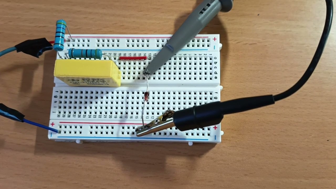 Comment créer (non sans risques) Une  alim 5 Volts Capacitive CC sans transformateur ?