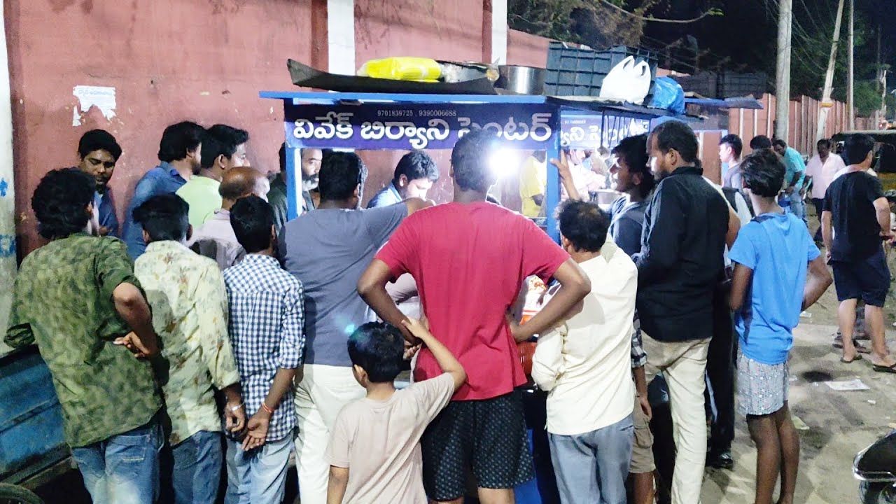 Very Busy VIVEK BIRYANI Rajahmundry Famous Food | Rajahmundry Biryani |Roadside Biryani Center