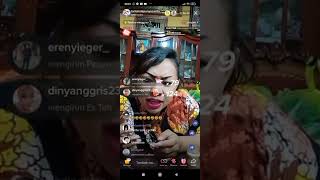 Tik Tok Tante Lala Sibuk Suruh Adm Nya Jilat Jilat Perawan Atau Janda Eh Jilat Snack Coklat