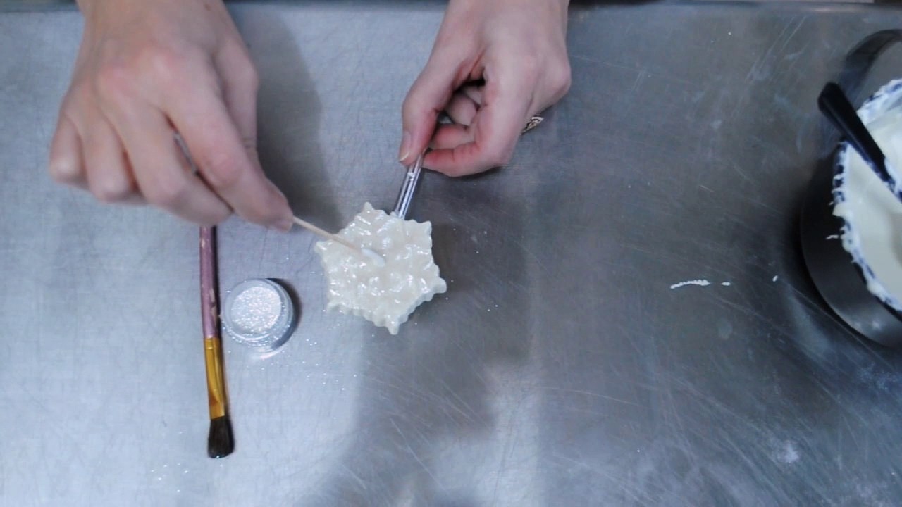 Glittery White Chocolate Snowflake Pops Tutorial