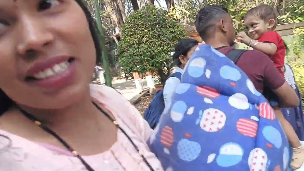 आम्ही निघालो पुण्याला..खास सिद्धार्थ बाळाला भेटायला👶🏻😍🥹आणि नंतर फिरलो कात्रज उद्यानाला.