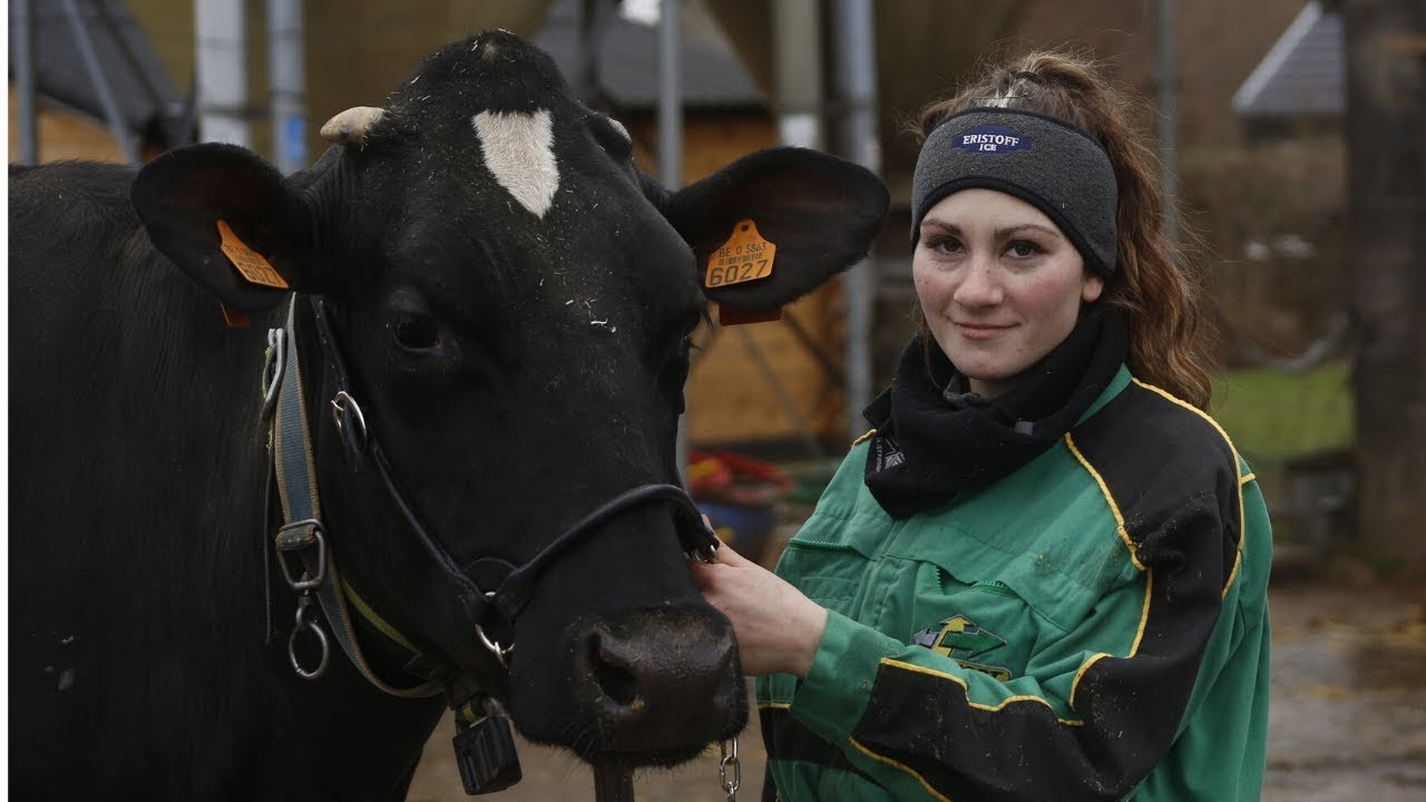 Farmer Girl  Holstein  "avec Wendy "  Girls Power -Girls on tractor-Seb-Agri
