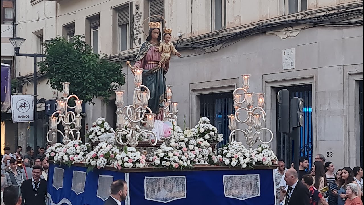 #LINARES ( Jaén ) 𝐒𝐀𝐋𝐈𝐃𝐀 𝐏𝐑𝐎𝐂𝐄𝐒𝐈𝐎𝐍𝐀𝐋 𝐃𝐄 𝐌𝐀𝐑𝐈́𝐀 𝐀𝐔𝐗𝐈𝐋𝐈𝐀𝐃𝐎𝐑𝐀