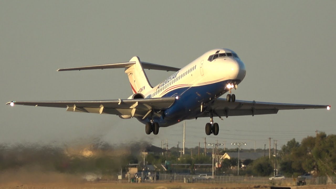 Plane Spotting Laredo Airport 28-10-2024 | A Flying DC-9!