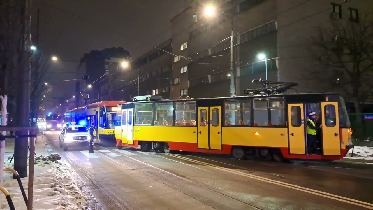 Sprowadzanie do zajezdni wagonów 2038+2039 i 3219 po zderzeniu w Alei Reymonta (10.02.2026)