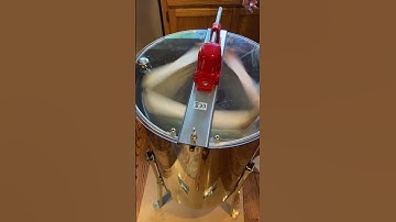 Using the honey extractor for the first time 8.1.21