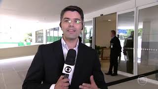 Homem invade reportagem do Jornal Hoje e grita "Globo Lixo"