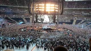 Adele Wembley Stadium 29.06.2017 beginning of Skyfall
