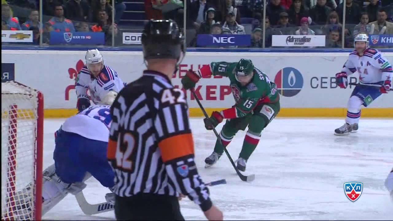 Свитов врезается в Коскинена / Svitov plays crush the net on Koskinen