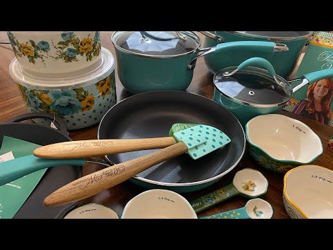 The Pioneer Woman + Cookware Set (24 Pieces)