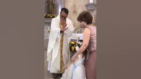 Priest Raises Hand to Give Blessings, Kid Finds it the Apt Moment for a High-Five