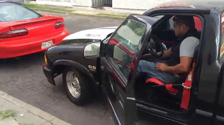 Big Block 454 Chevrolet Engine Cold Start with Open Headers