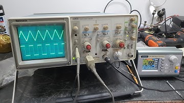 Tektronix 2215A analogue Oscilloscope vs Digital for analogue work.