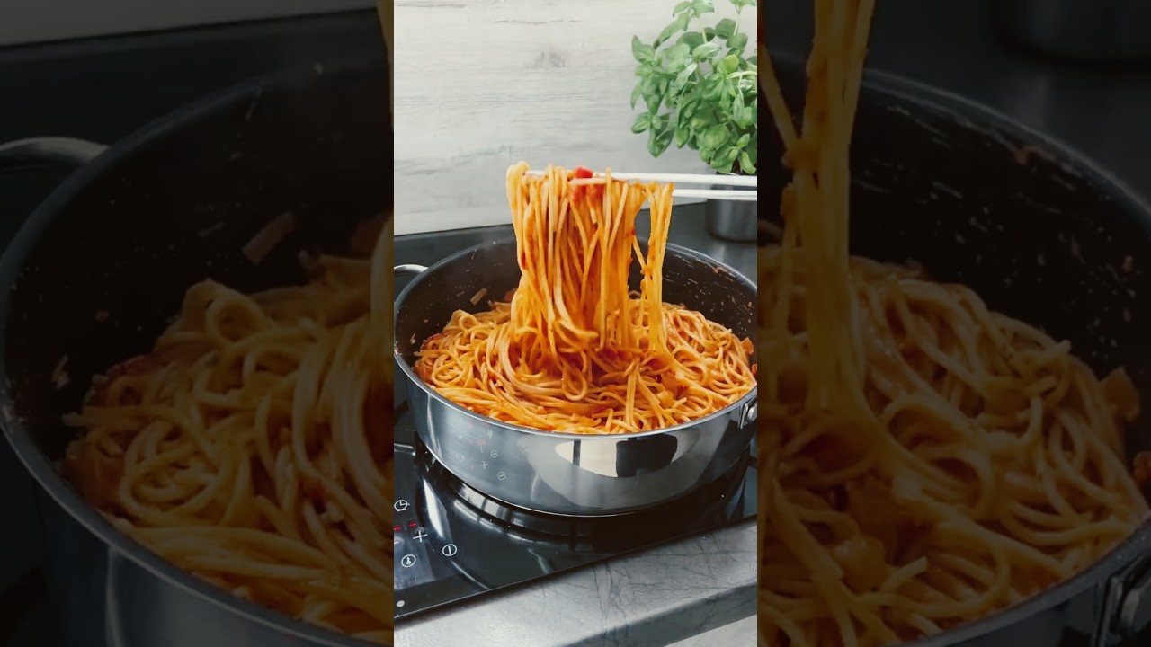 Domates Soslu Spagetti 🍝 #Pratiktarifler #Kesfet #Sunum #Makarna