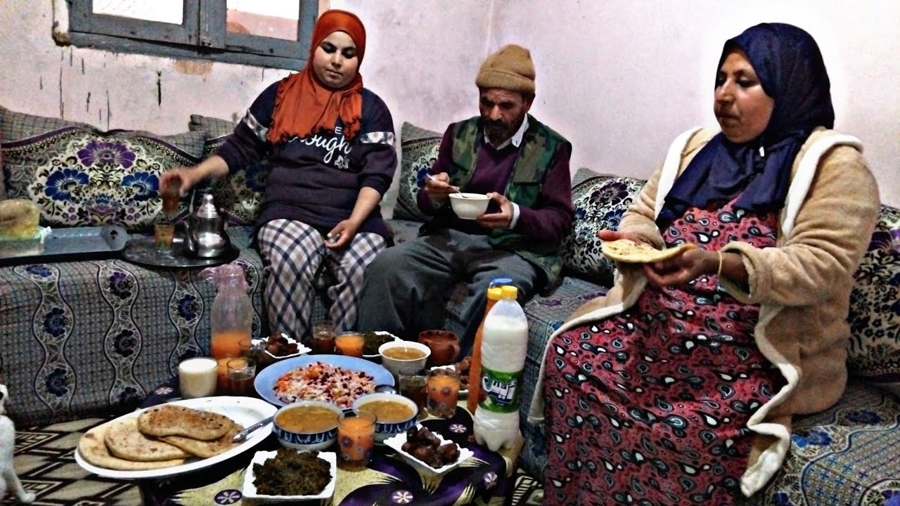 فطورنا لتاني يوم ف رمضان😉وجدنا لقسم الله 🤗هد رمضان مختالف معانا الواليد الله يطول في عمروا