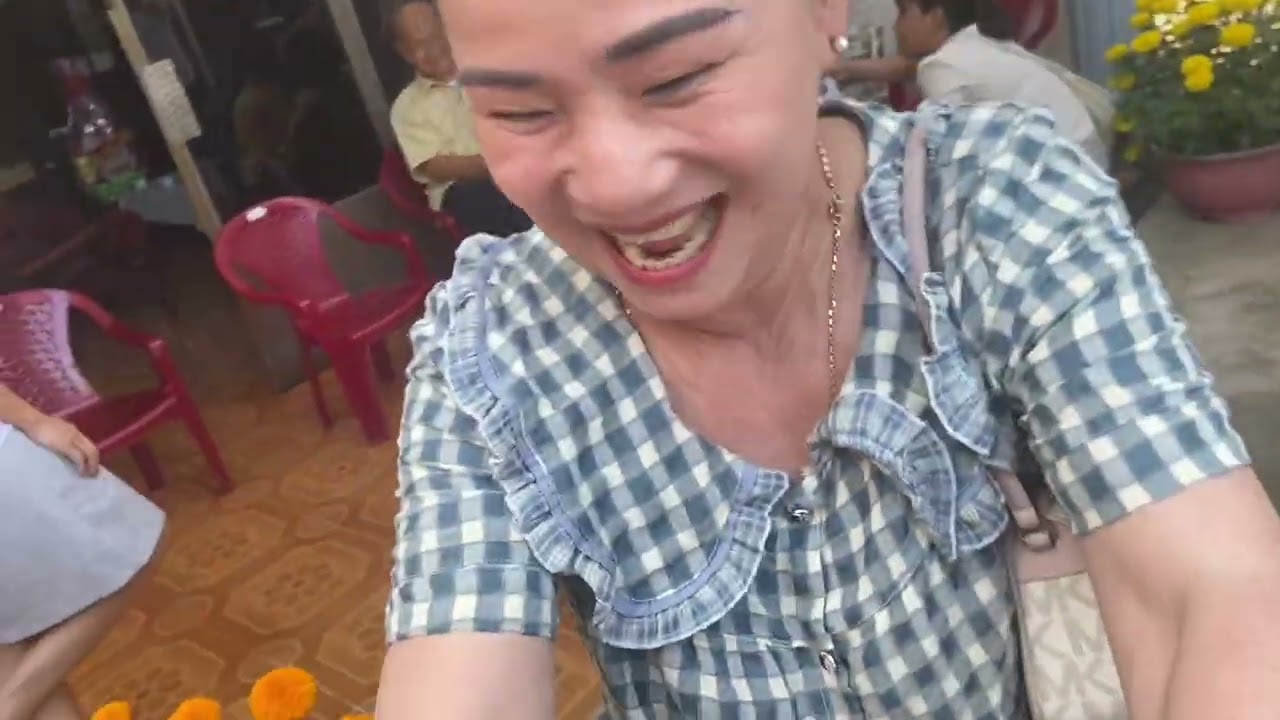 Mồng 1 Tết | Chúc Tết ông ngoại và nhận lì xì đầu năm 