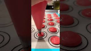 Raspberry Macarons #youtubeshorts #macarons #frenchmacaron #baking #raspberry #dessert