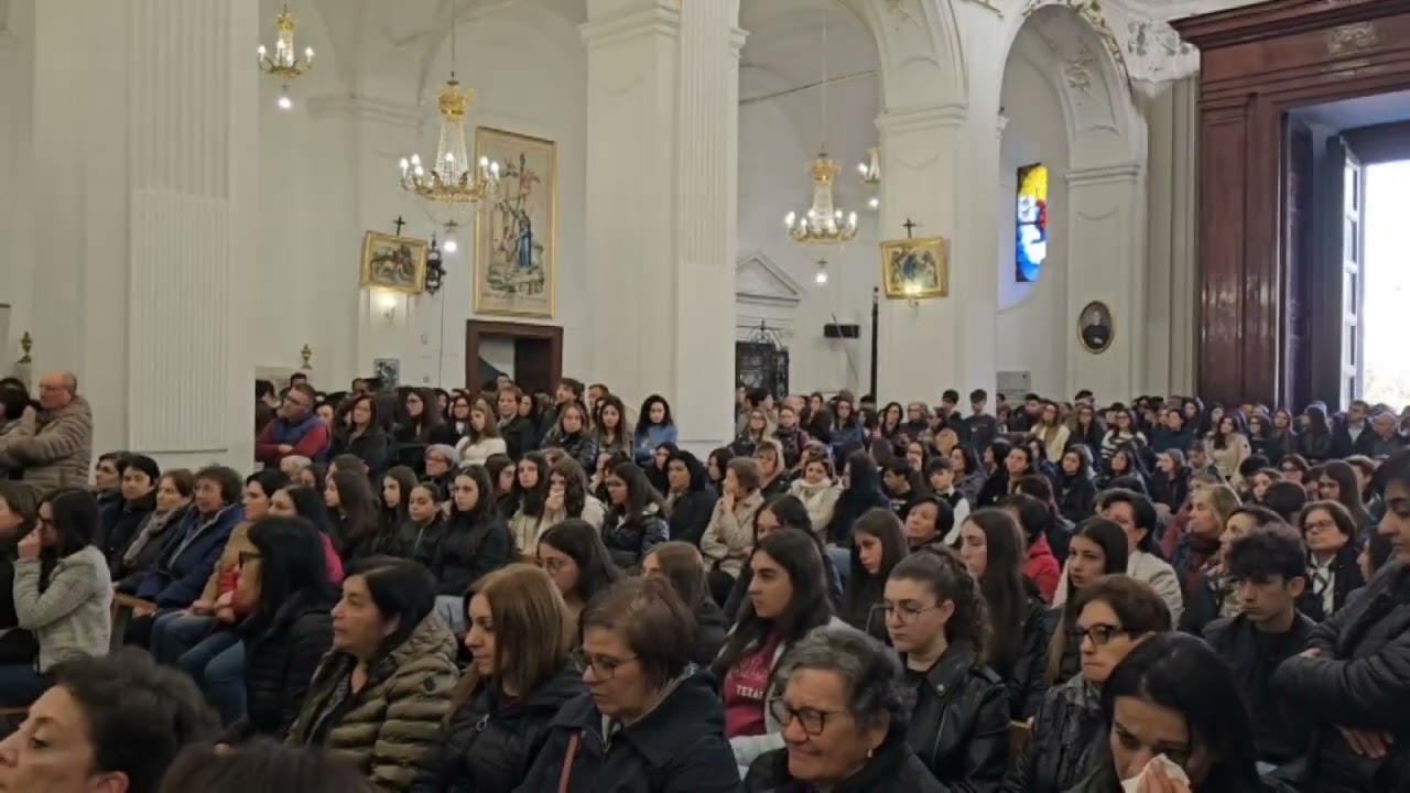 Capizzi – In migliaia per l’ultimo saluto a Giuseppe. Lacrime, dolore e commozione