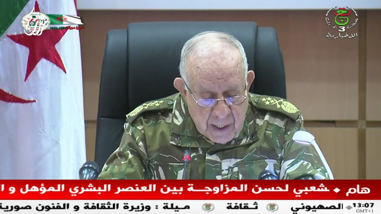 الفريق الأول السعيد شنقريحة في زيارة عمل وتفتيش لقيادة القوات الجوية