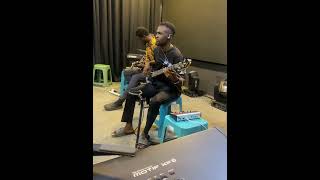 WHEN AN AUXILIARY PIANO PLAYER DECIDES TO PLAY THE BASS GUITAR.#viral #viralvideo #viralreels