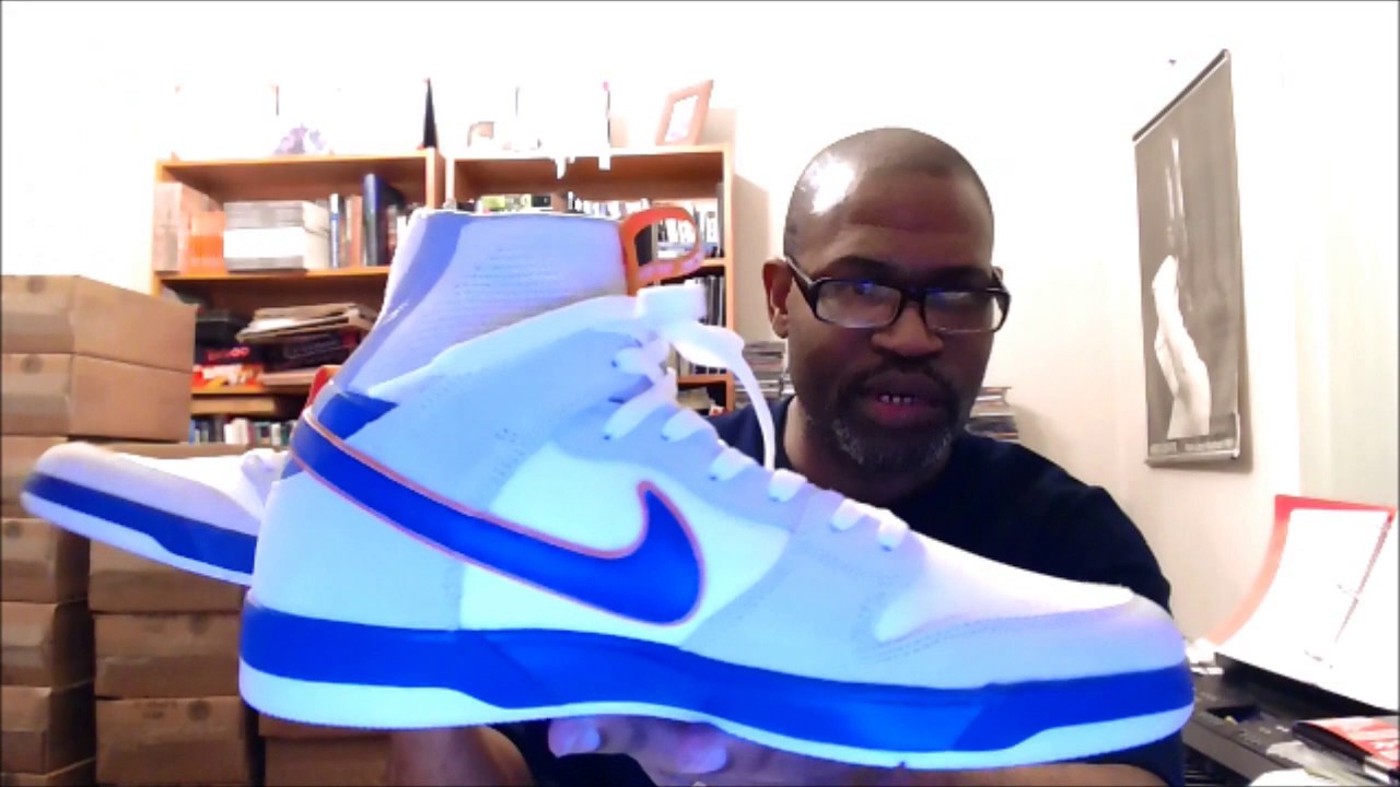 Nike SB Zoom Dunk High ELT QS Medicom Bearbrick 918287-147 White/College  Blue-White - YouTube