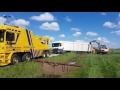 Vrachtwagen vast in Gerkesklooster