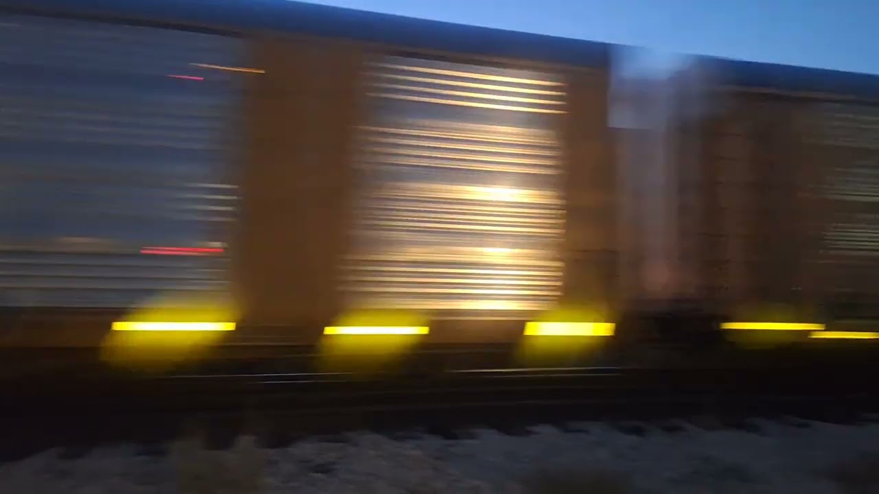 Автопоезд CN E271-61, южное направление, с локомотивом CN AC44C6M CN 3307 EX CN C44-9W CN 2579, п...