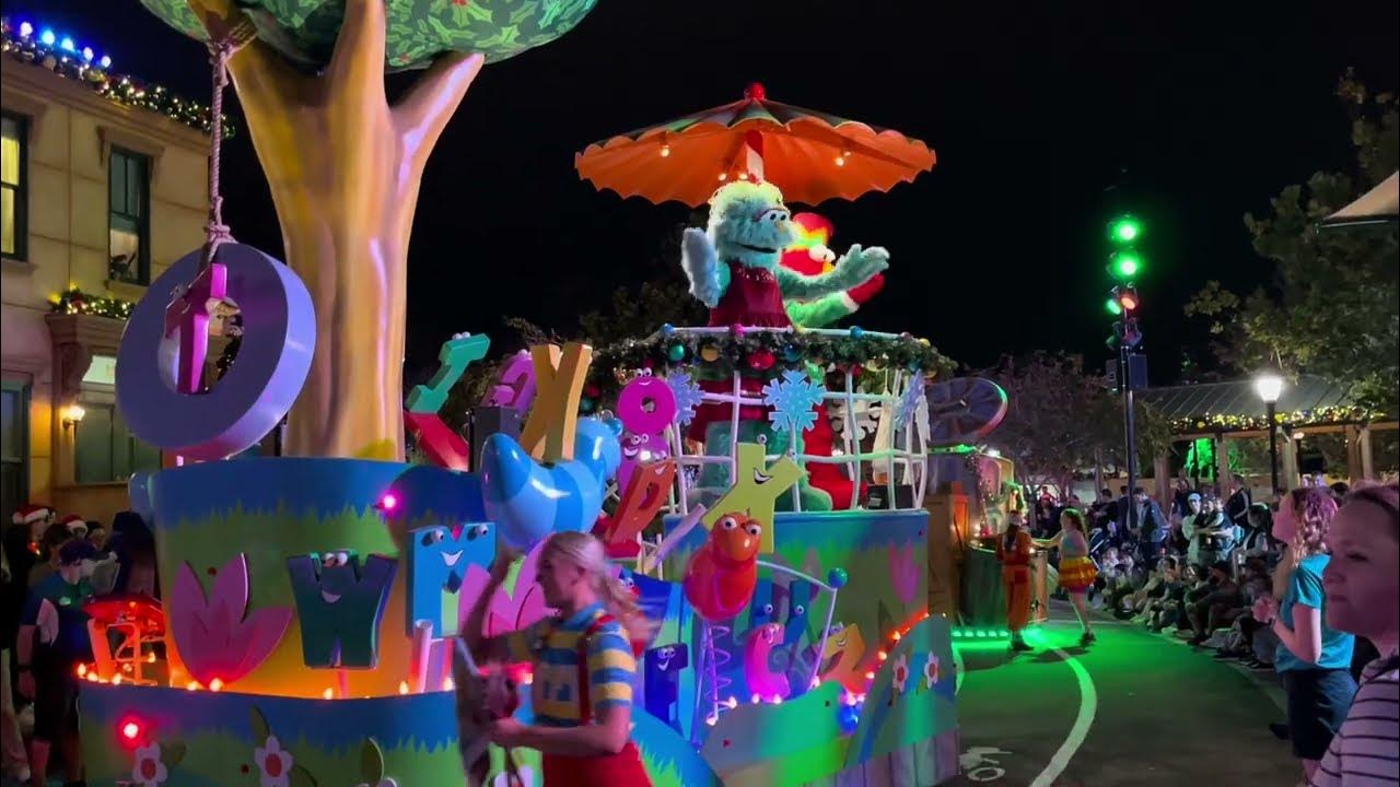 SESAME STREET CHRISTMAS PARADE seaworldorlando YouTube