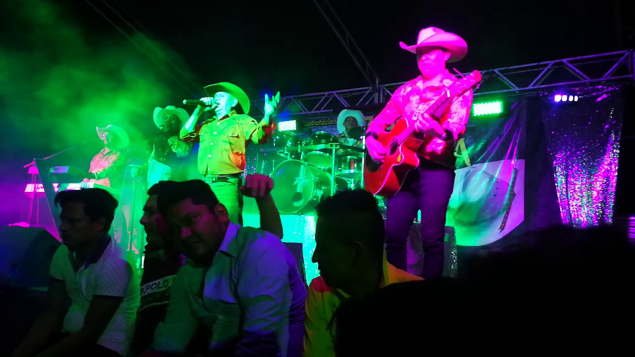 Paco Pineda y su Grupo Texmez cantando en la feria de Aldea Joya Grande San Juan Tecuaco Santa Rosa