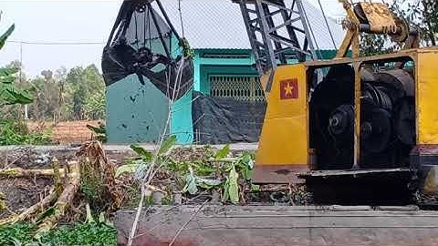 CẬN CẢNH SÁNG DÂY - MÚC ĐẤT VÉT KÊNH.