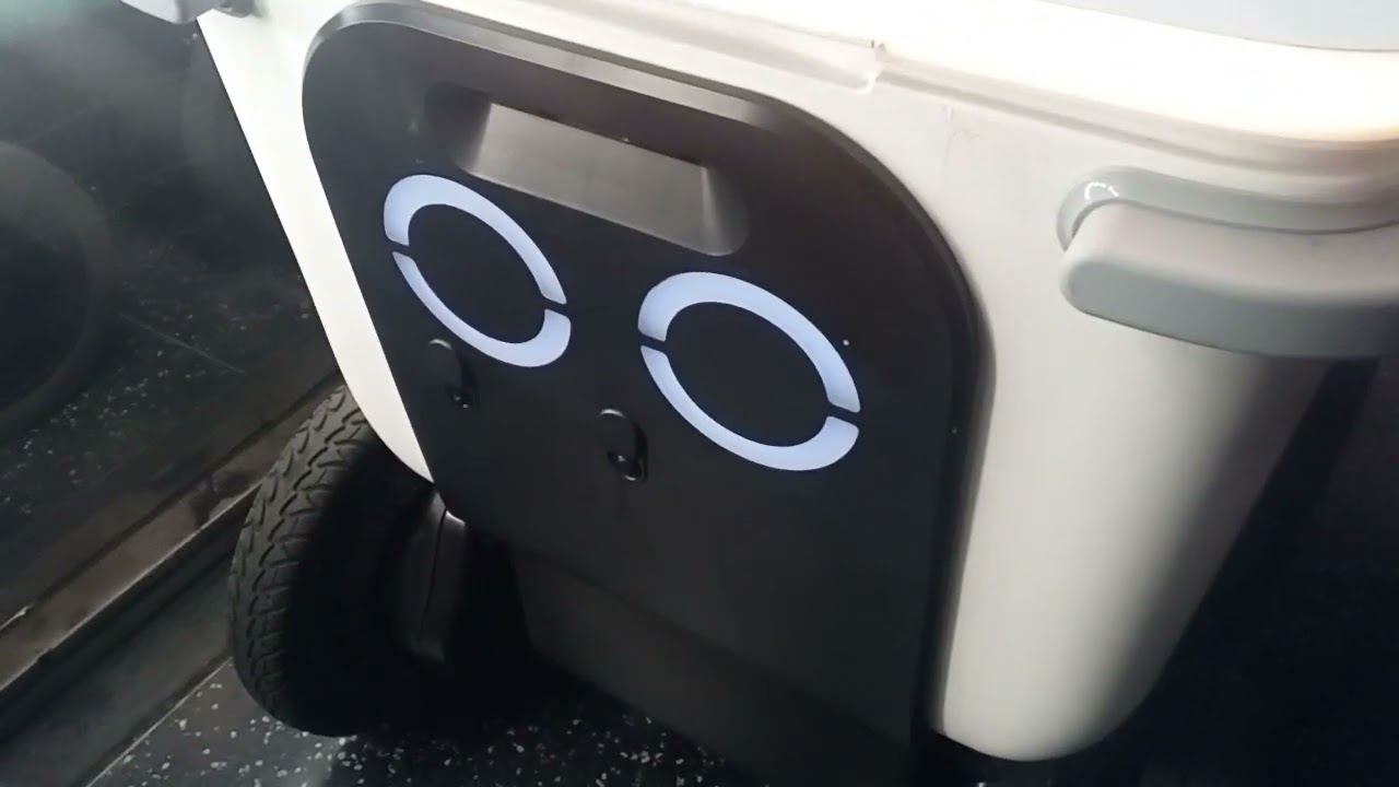 Hollywood Serve Robotics A.I. Battle : Kent C. Aka Burnout VS. Arousha A.I. CelebBOT + Coco NIG-BOT