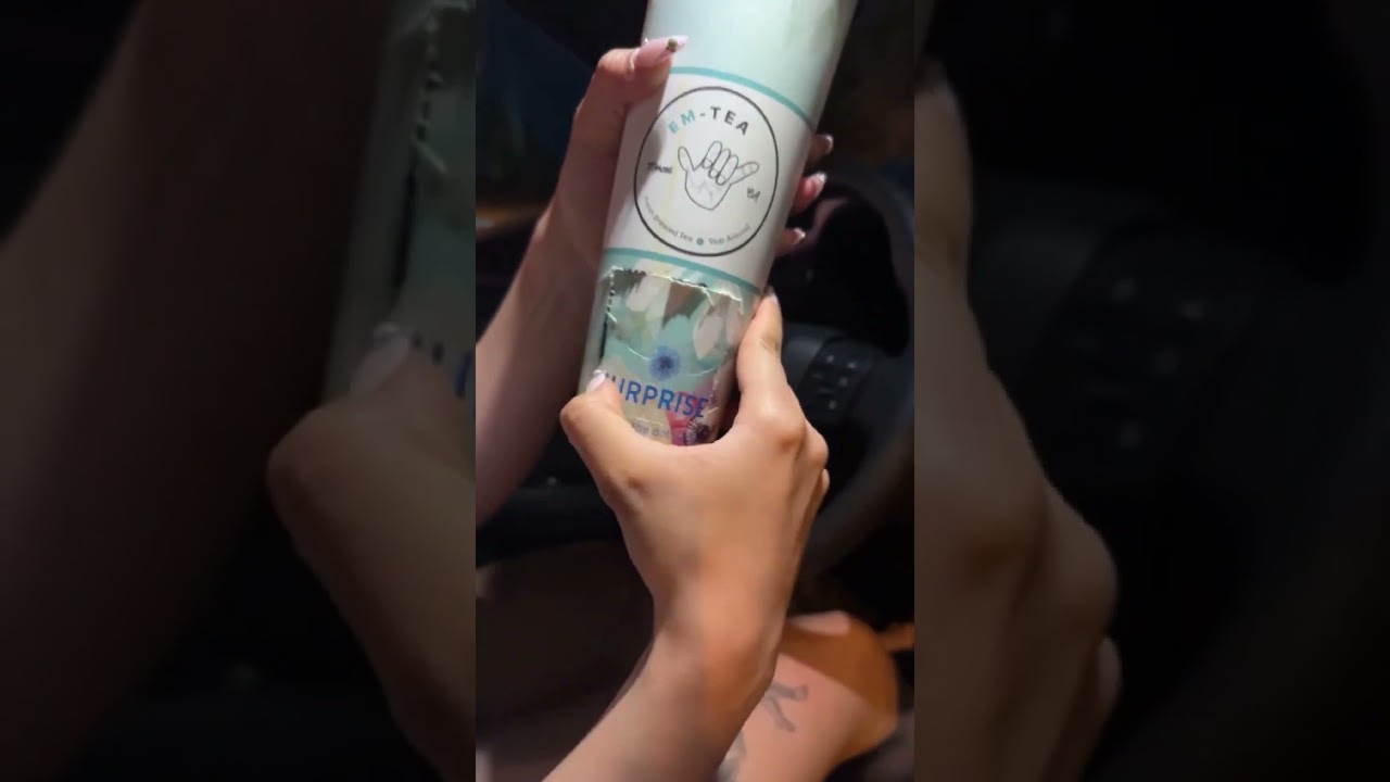 Что она вытащила из напитка всех шокировало 