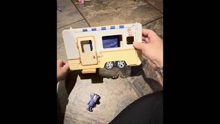 Bluey Caravan Adventure Playset, with 2.5" Jean Luc Figure, Multicolor