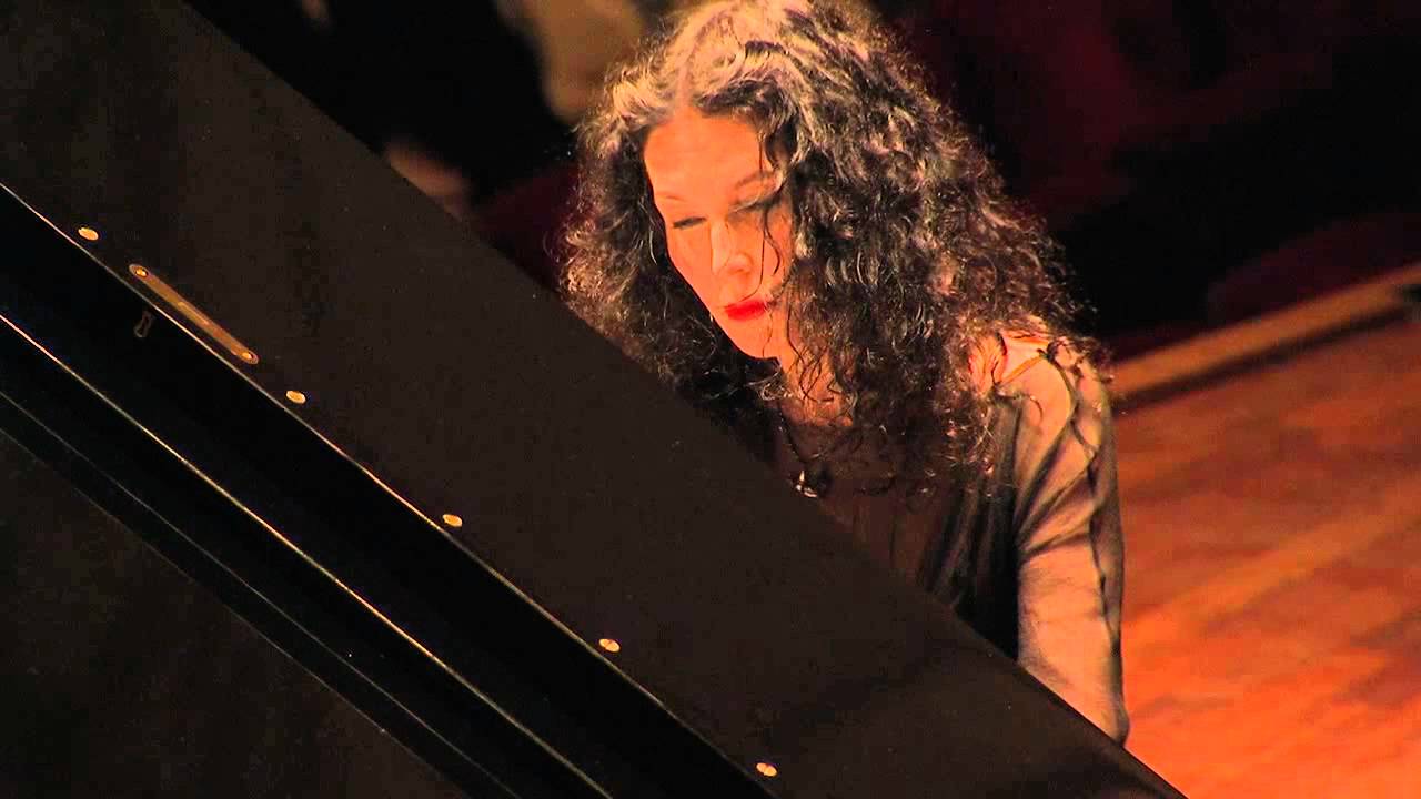 Katia and Marielle Labèque; 4 movements (Philip Glass)